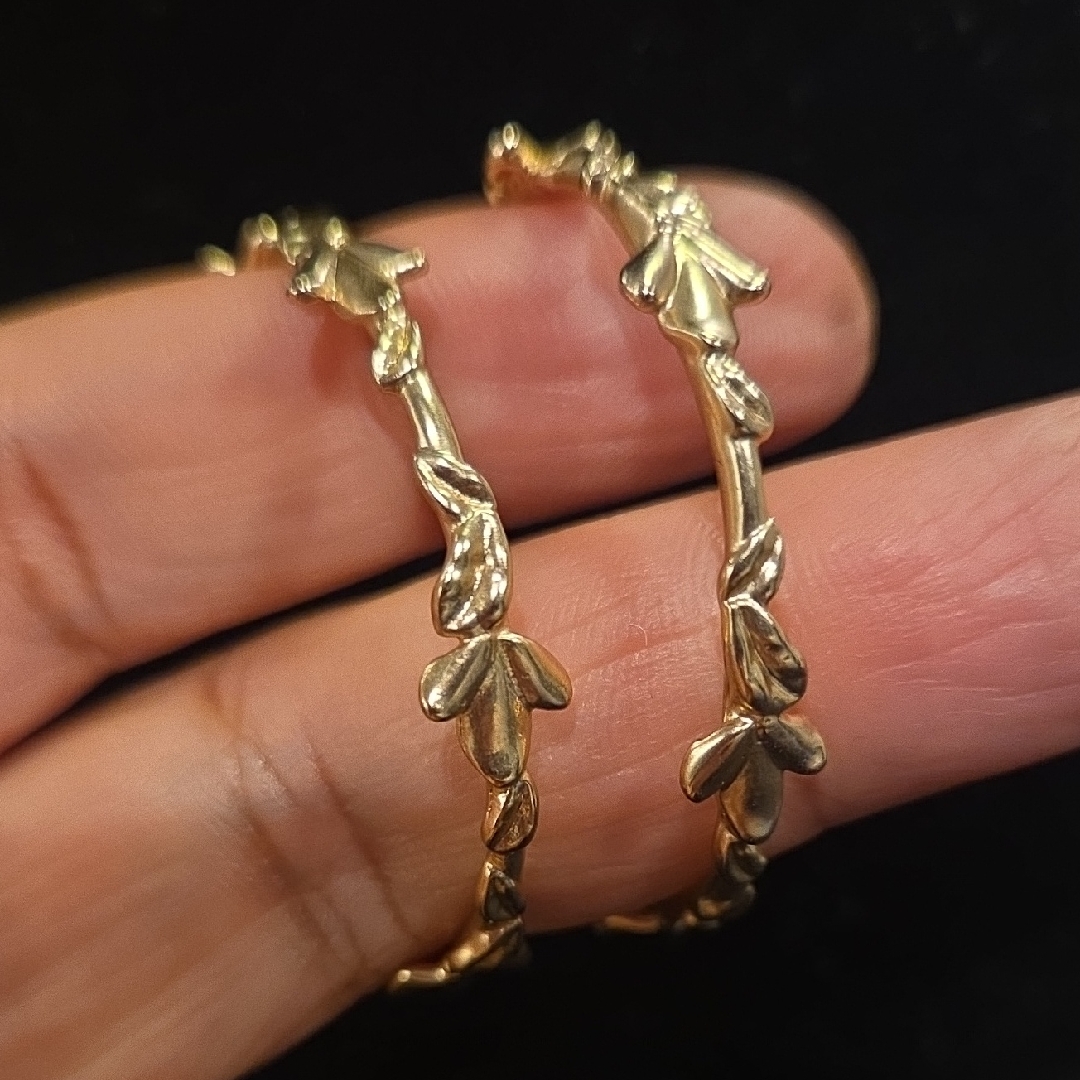 Banana Republic Gold Leaf Earrings 10$
